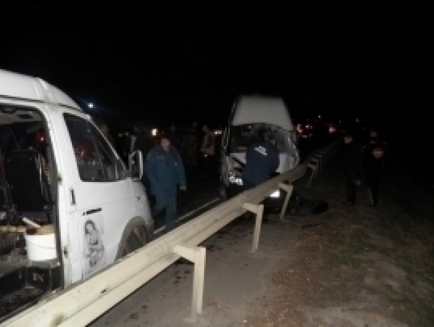 На трассе Ставрополья столкнулись пассажирская и грузовая «Газели": 4 пострадавших