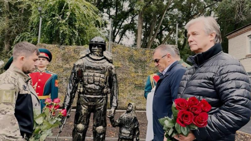 Восьмую по счету скульптуру в честь участников СВО открыли в Шпаковском округе