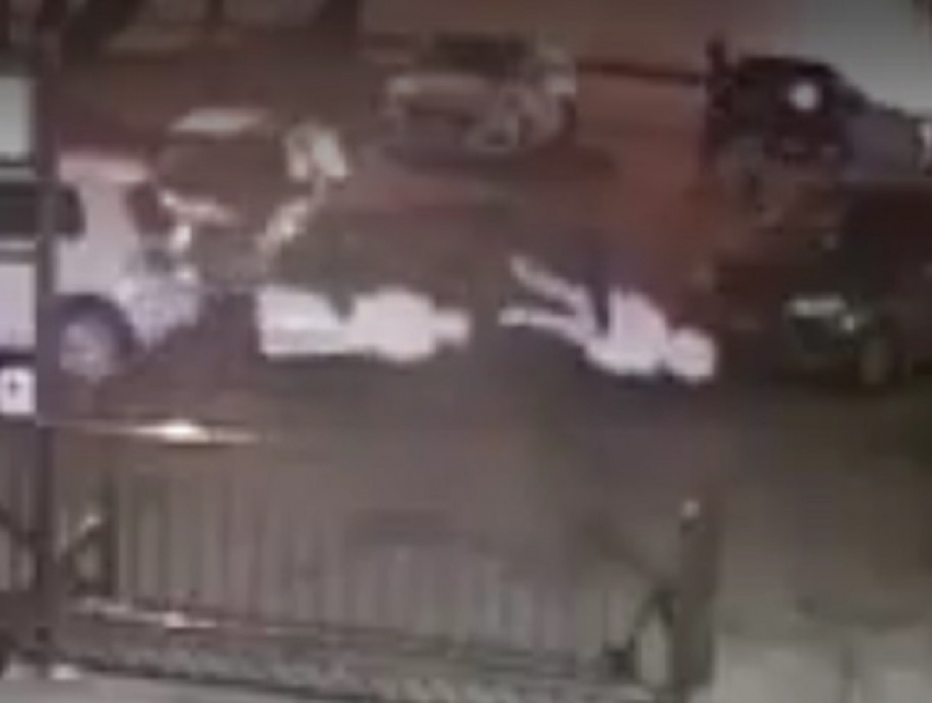 Молодые люди «утащили» человеческие фигуры из офиса в Ставрополе