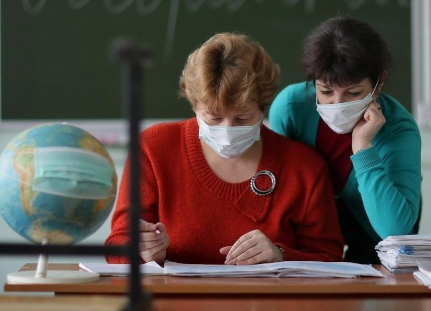Более половины российских учителей не хотят вакцинироваться от коронавируса