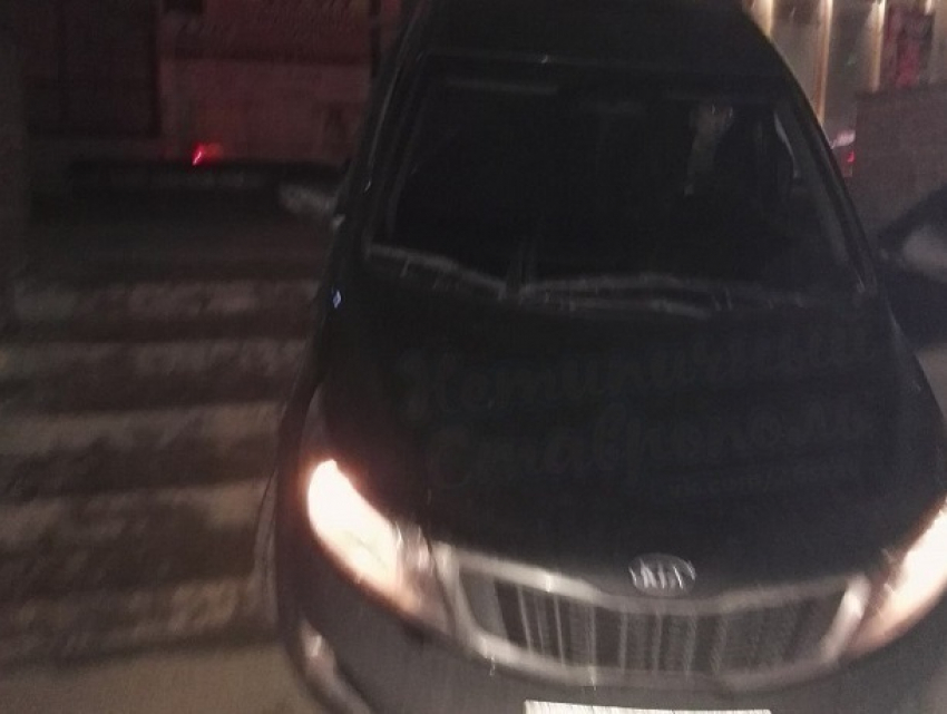 "Парковщик от бога» на «Киа» приволок автомобиль прямо на лестницу в Ставрополе