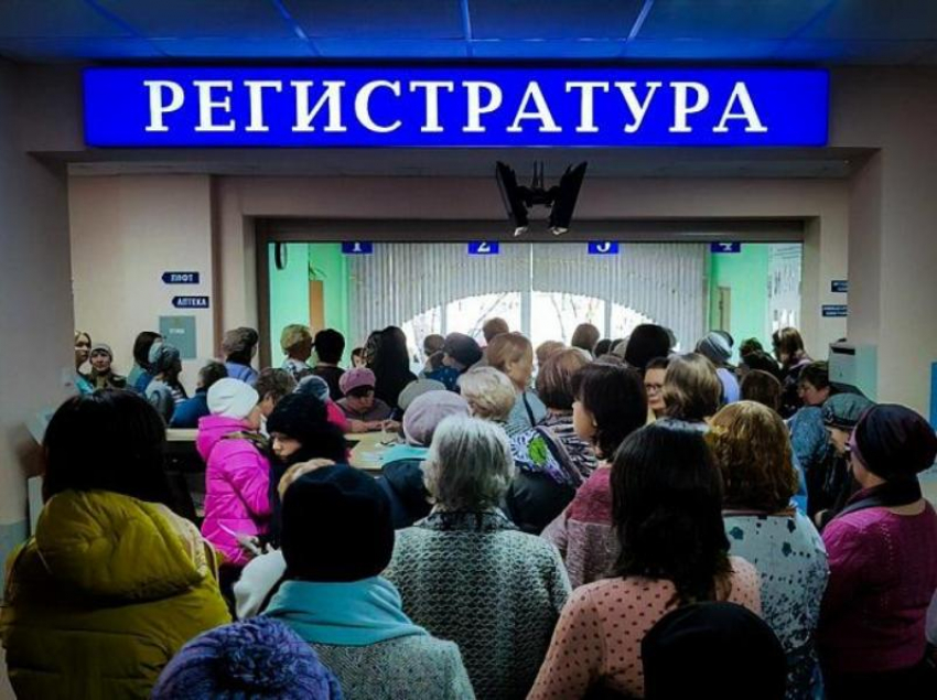 Жители Ставрополя не могут попасть в травмпункты из-за очередей в 1 и 2 поликлиниках