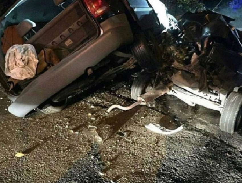 Водитель минивэна погиб в страшном ДТП в Пятигорске, - очевидцы