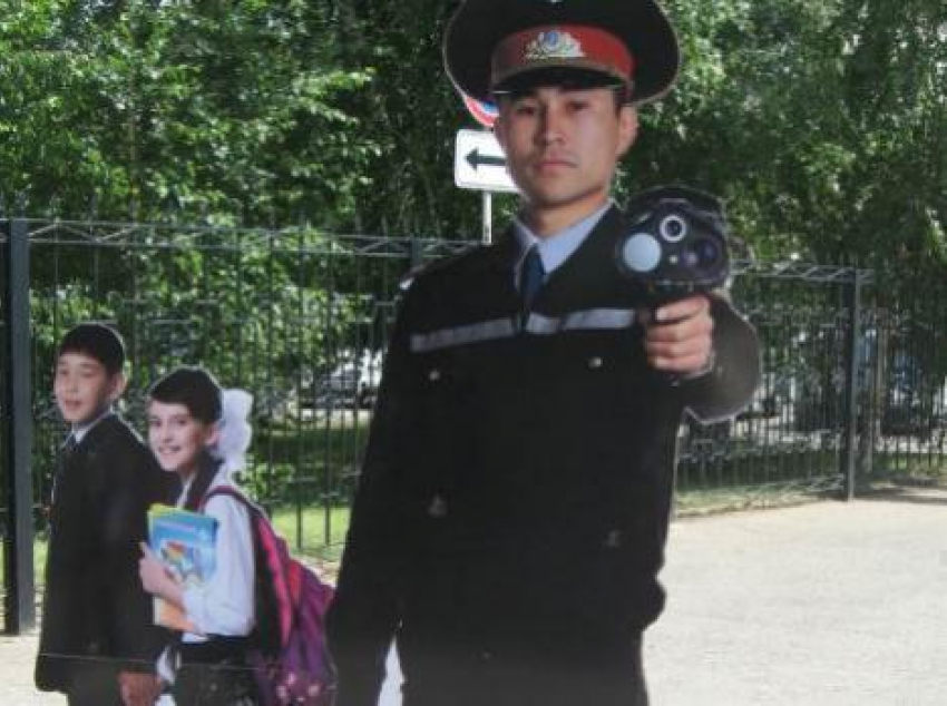 На ставропольских дорогах появились пластиковые полиицейские 