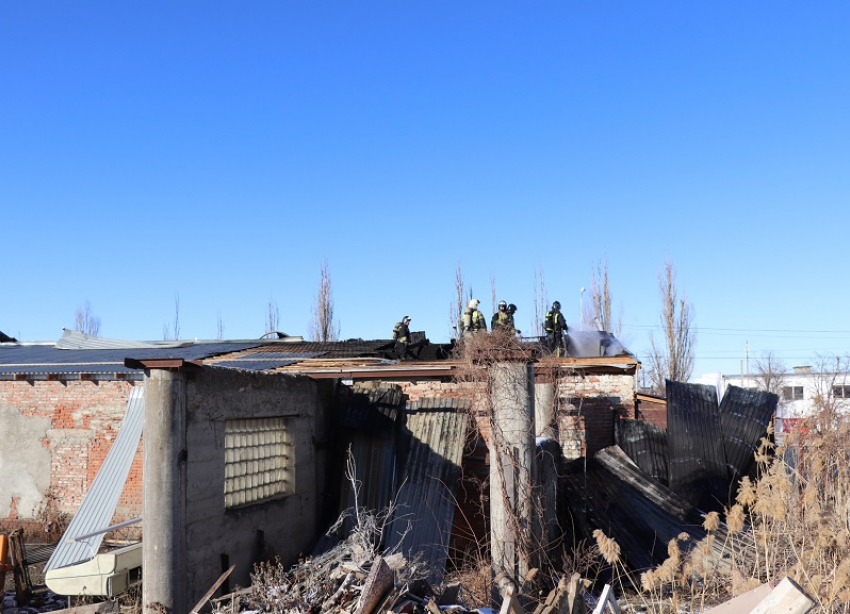 В Ставрополе произошел крупный пожар в магазине запчастей