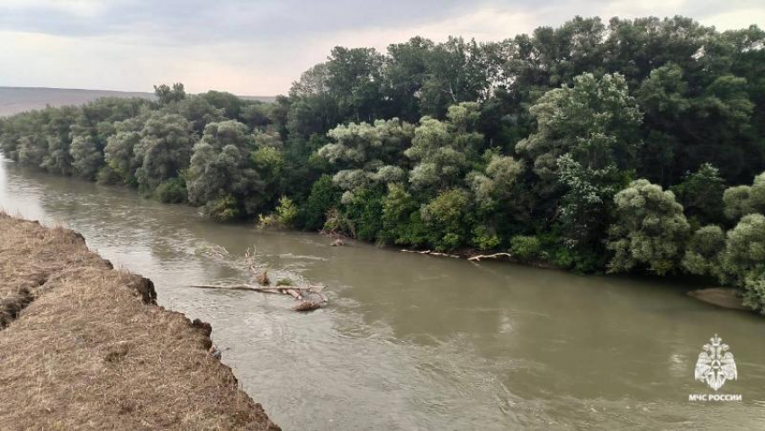 Ставропольские спасатели поделились кадрами поисков пропавшего в реке Кубань 15-летнего парня 