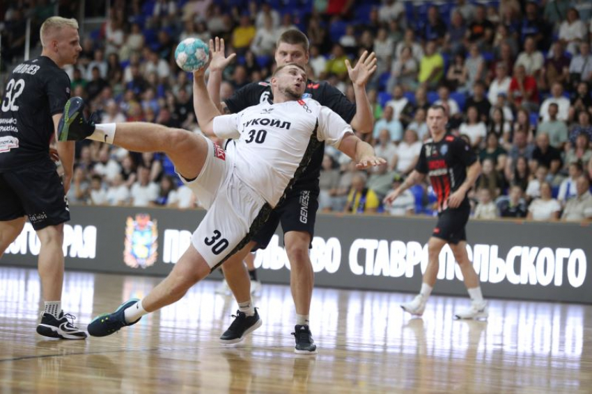 Гандболист «Виктора» Михаил Пилюк: «Линейных все время бьют, но к этому быстро привыкаешь»