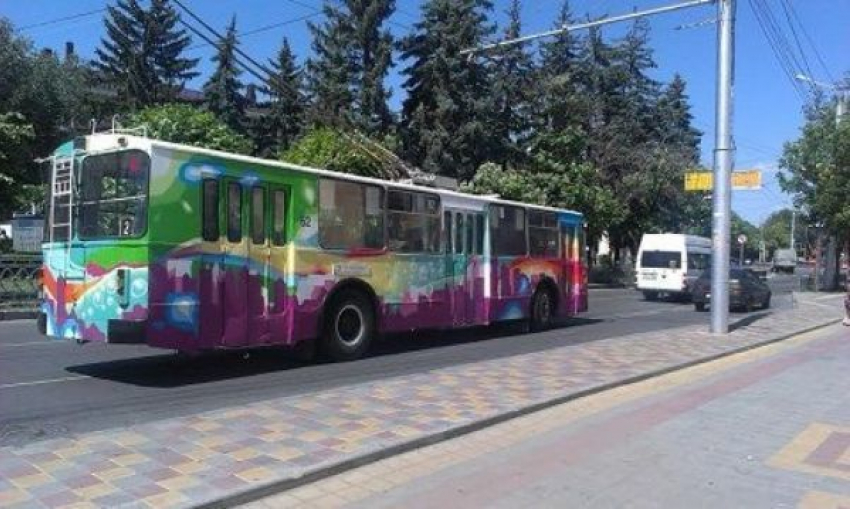 Троллейбус в стиле графити теперь ходит по Ставрополю