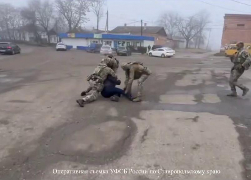 К 15 годам лишения свободы приговорили мужчину за госизмену и подготовку теракта на Ставрополье