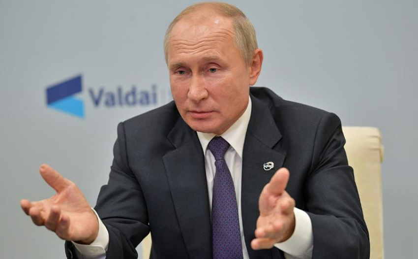 Путин подписал указ о выплате 5 тысяч рублей семьям с детьми до 7 лет
