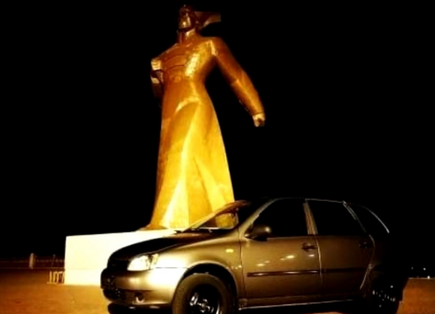 Наказан очередной любитель автоселфи около «Солдата» в Ставрополе 