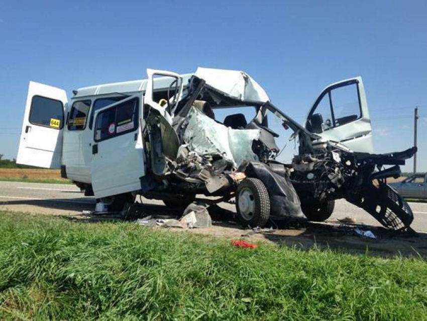В ДТП с пассажирской газелью погибли 2 человека