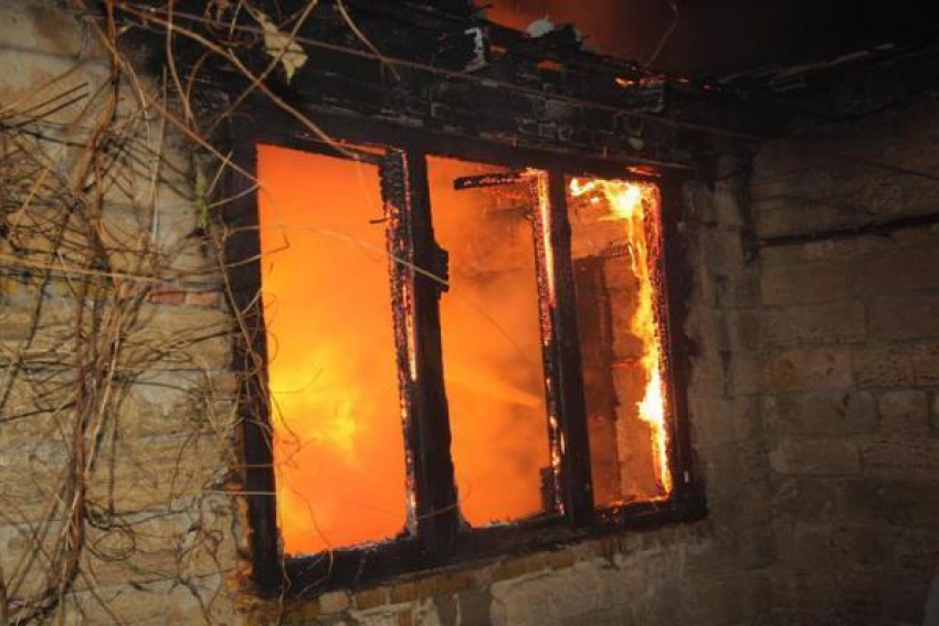 Морозной ночью в пожаре погиб мужчина на Ставрополье