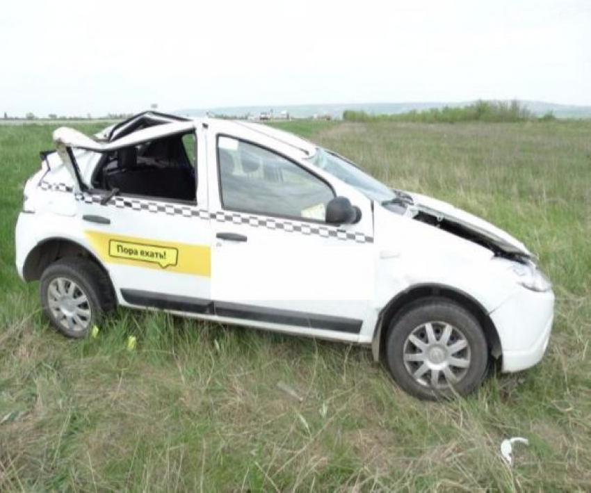 На Ставрополье женщина перевернулась на автомобиле, уходя от столкновения