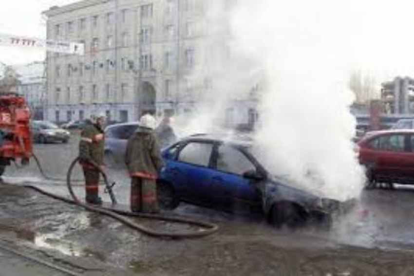 Возгорание иномарки произошло на перекрестке Ставрополя