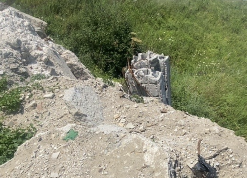 Плодородный слой почвы пострадал из-за работ горнодобывающей компании на Ставрополье 
