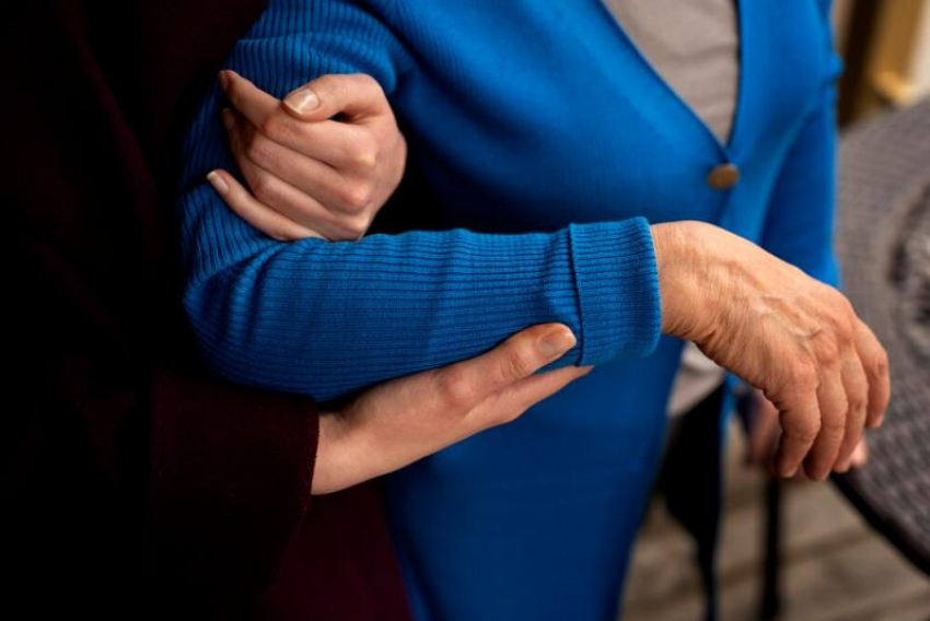 Студенты СтГМУ в Ставрополе помогли упавшей в обморок пенсионерке 