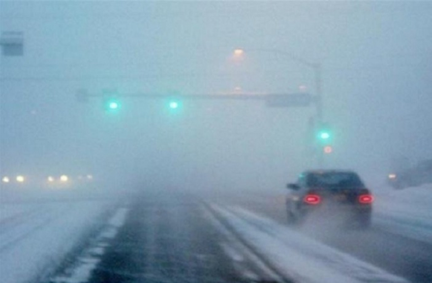 Сильный снегопад и туман резко осложнили ситуацию на дорогах Ставрополья