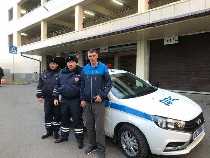 Ставропольские сотрудники ГИБДД помогли роженице добраться в роддом 