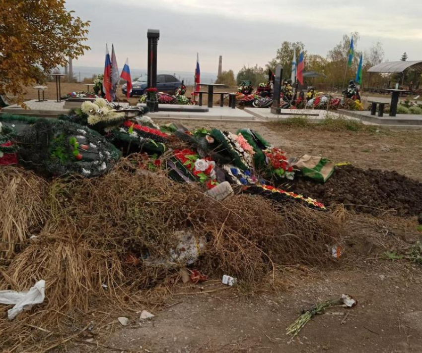 «Погибшие в СВО ребята не заслужили такого»: жительница Георгиевска показала состояние местного кладбища