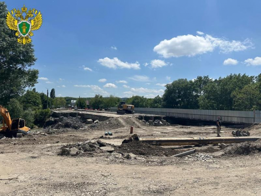 Замглавы Пятигорска попал на штраф за просроченные сроки при реконструкции моста 