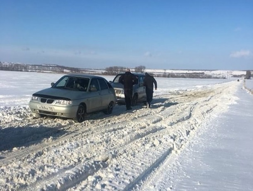 Дорогу между Михайловском и Пелагиадой полностью замело снегом 