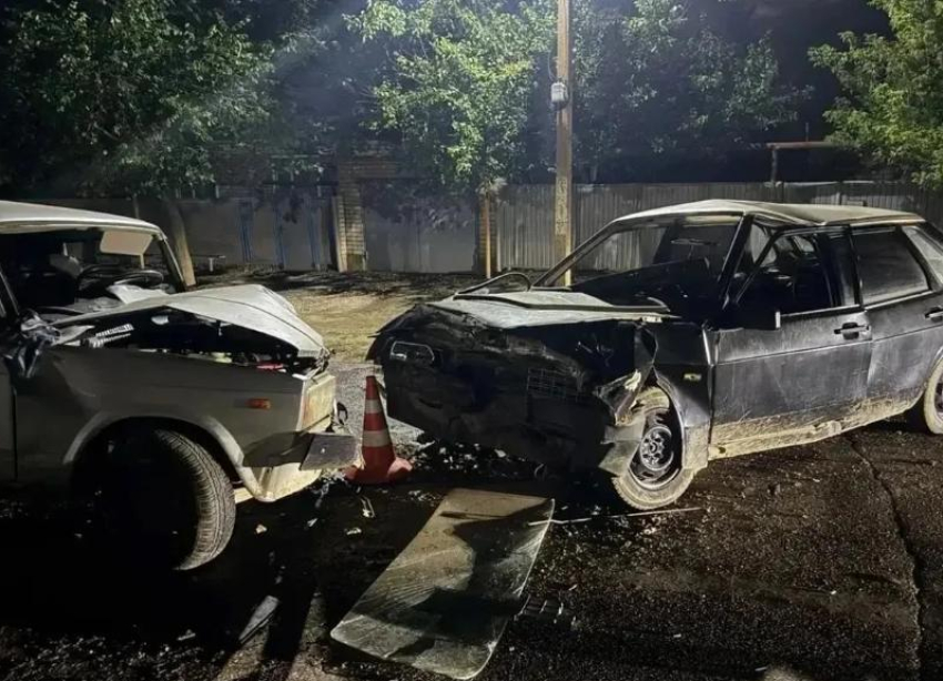 Четыре человека пострадали в ночной аварии на Ставрополье