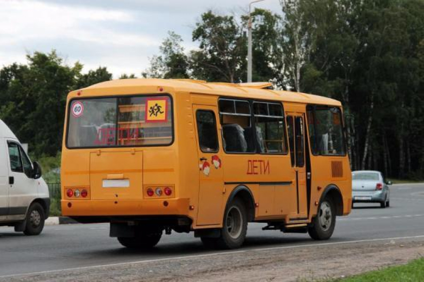 В школьный автобус врезалась «Волга» под управлением мертвого водителя на Ставрополье