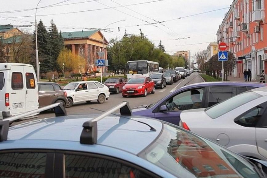 В понедельник утром Ставрополь вновь сковали 7-балльные пробки