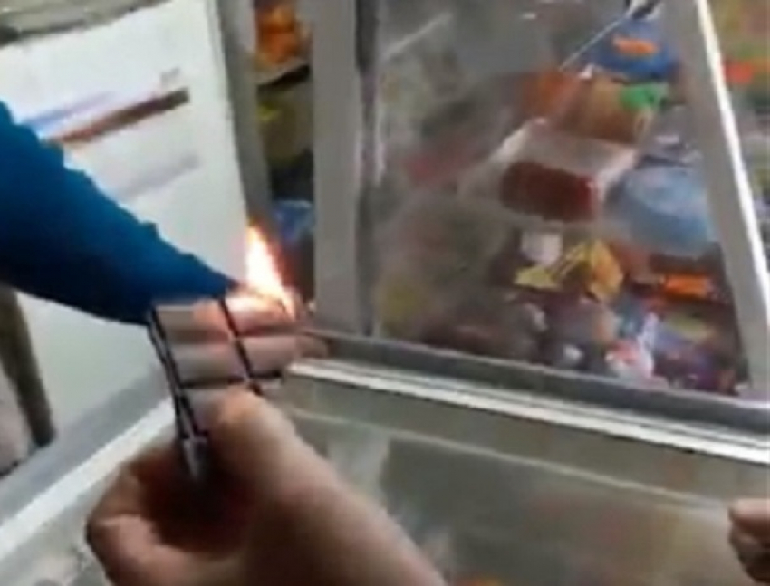 Экспериментаторы из Буденновска подожгли магазинный шоколад и заявили, что он сделан из пластмассы 