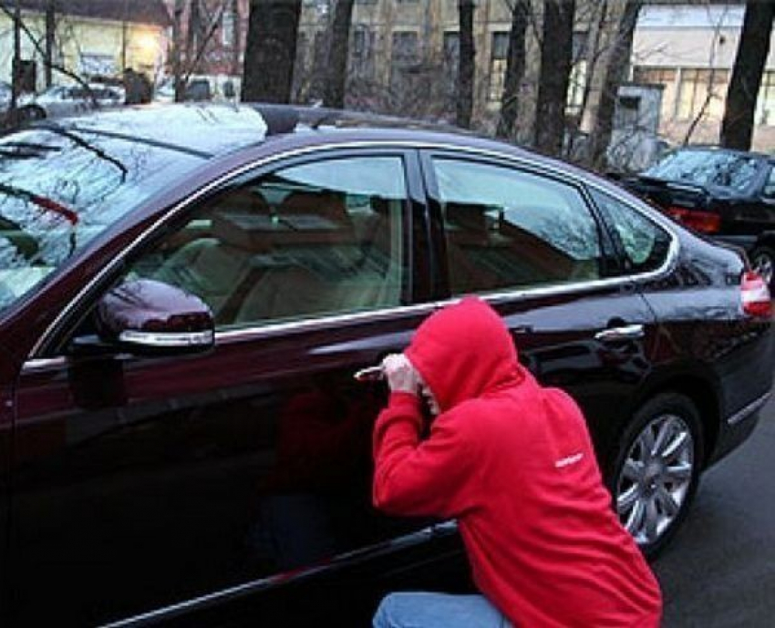 Сотрудниками полиции предотвращена попытка угона автомобиля в Ставрополе