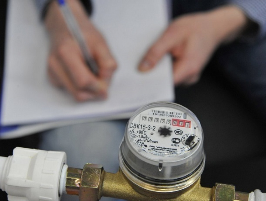 Из-за конденсата за стеклом счетчика мужчине начислили долг за газ в 16 тысяч на Ставрополье