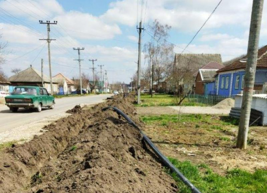 В селе Александровском обновляют сети водоснабжения и дороги 