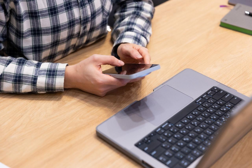 От «расчета премий» до «задолженностей»: на какие «фишинговые» письма попадаются сотрудники