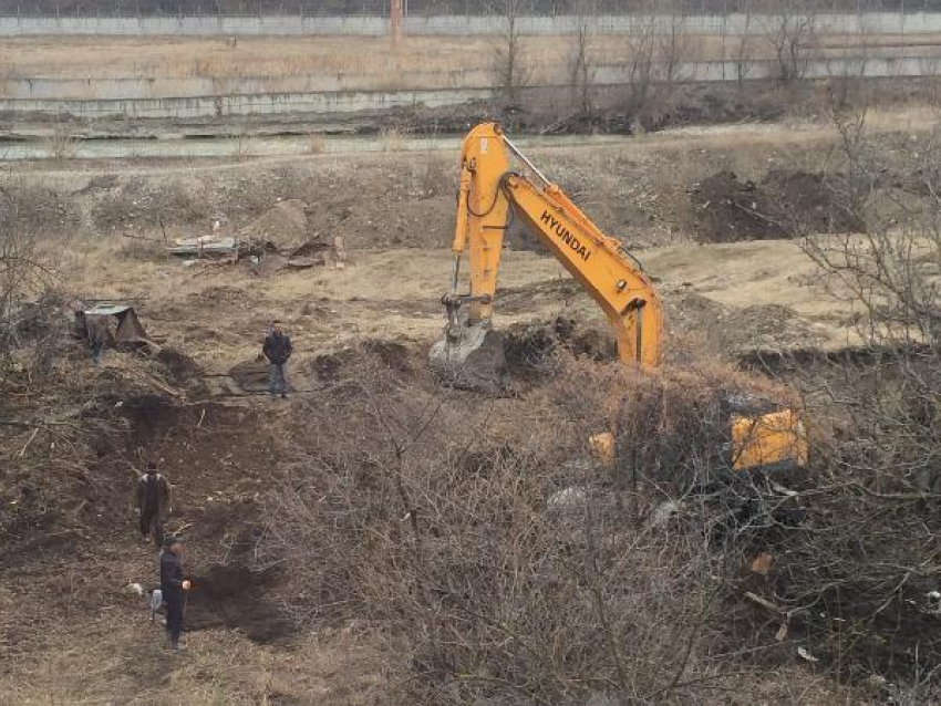 Вырубкой деревьев и строительством жилого комплекса в прибрежной зоне реки Подкумок возмутились ессентучане