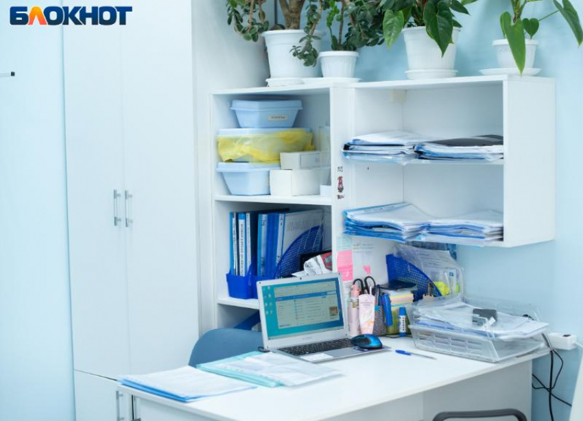 Школу в Ставрополе отправили на карантин из-за внебольничной пневмонии 