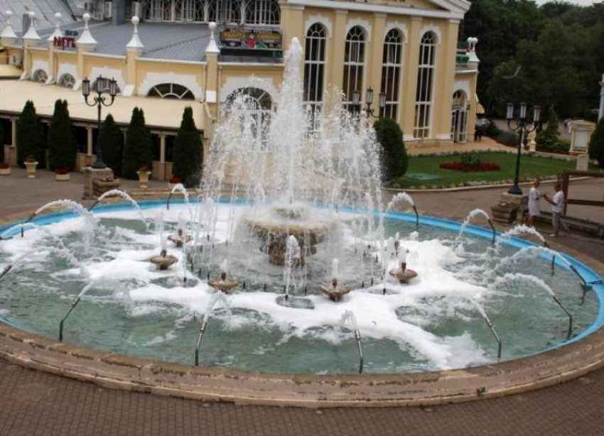 В Ессентуках вандалы залили пеной фонтан в Курортном парке
