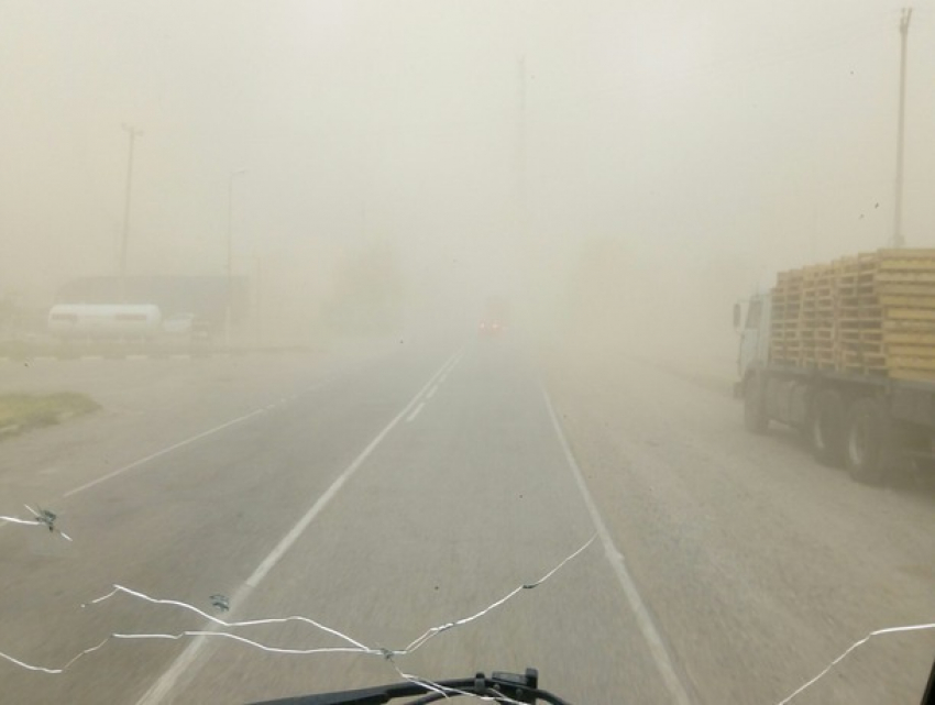 Мощная пылевая буря накрыла Буденновск