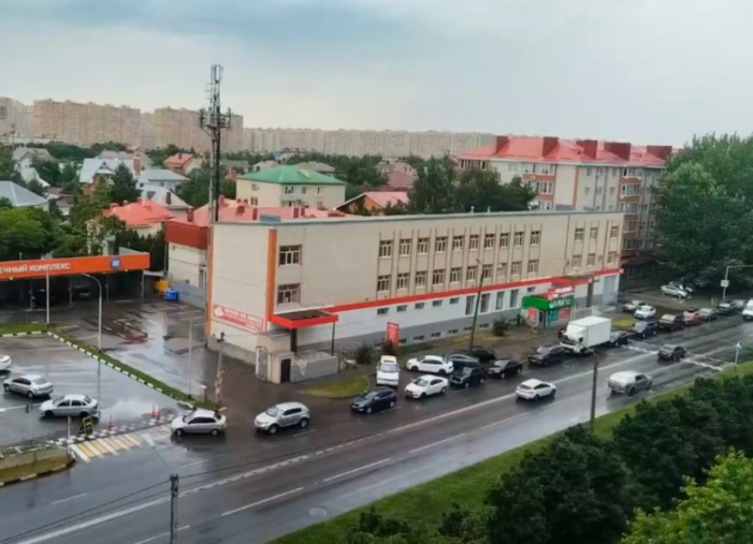 «Проехал километр, пробка не кончается»: бензиновый коллапс на АЗС Ставрополя продолжается 