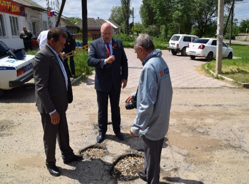 "Убитые» дороги городские власти обещают восстановить за месяц в Светлограде