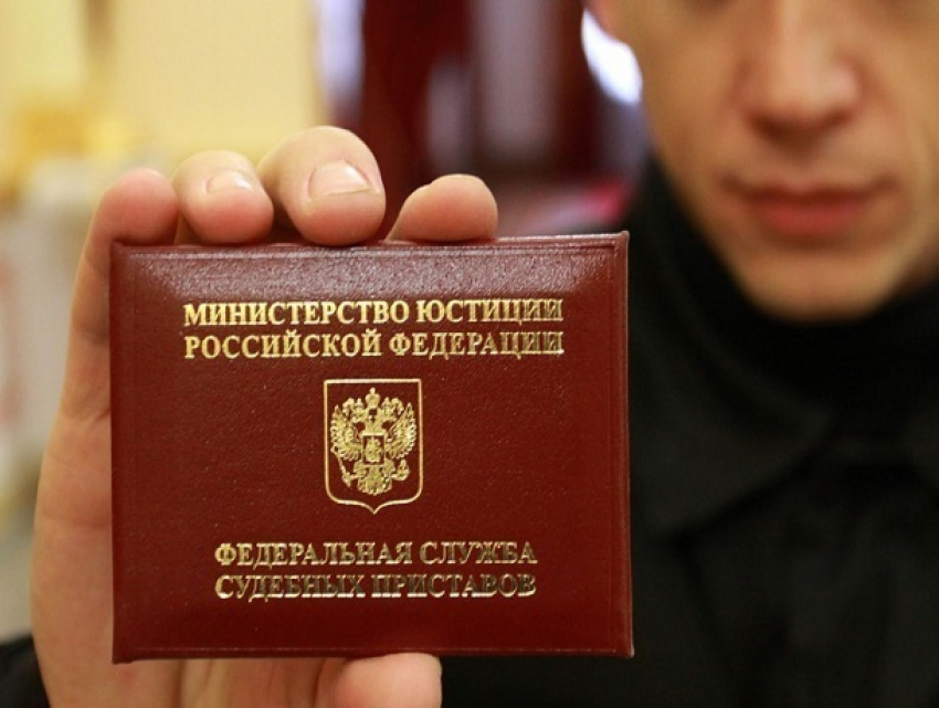 Более полумиллиона рублей должников присвоил себе судебный пристав на Ставрополье