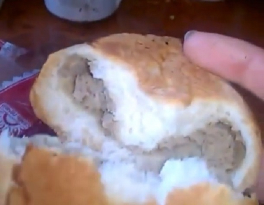 Купившая пирожки с картофелем и грибами пятигорчанка обнаружила в них печень