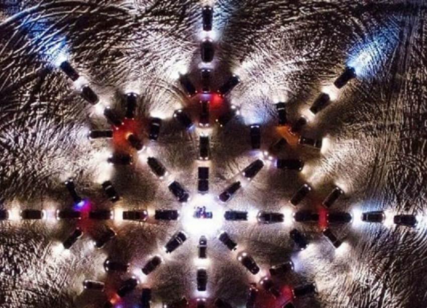 В Ессентуках автолюбители построят из 60 машин новогоднюю снежинку