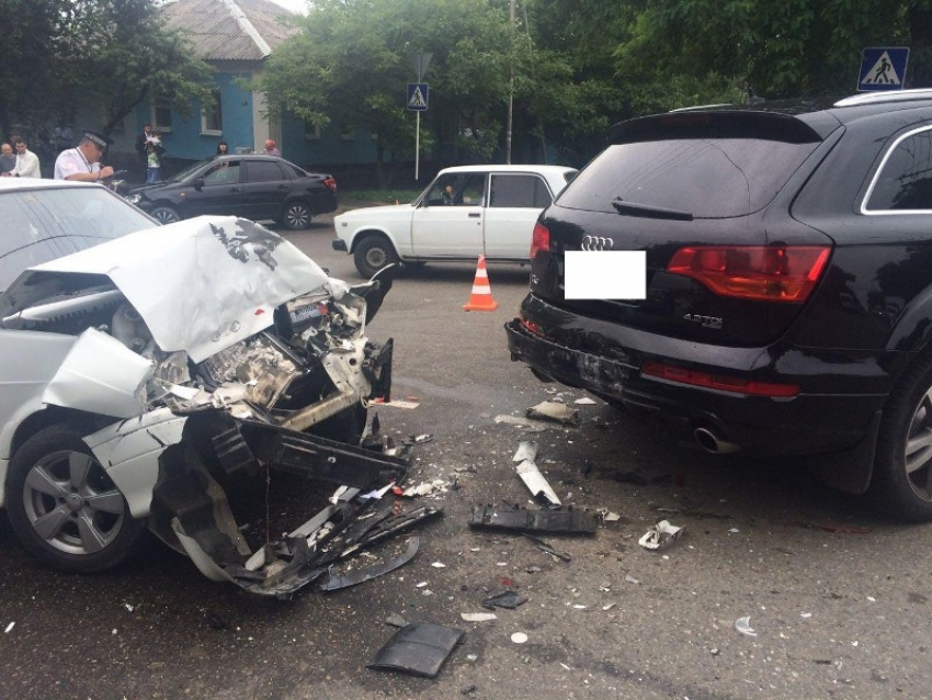 Пятеро пострадали в Ставрополе при столкновении четырех автомобилей