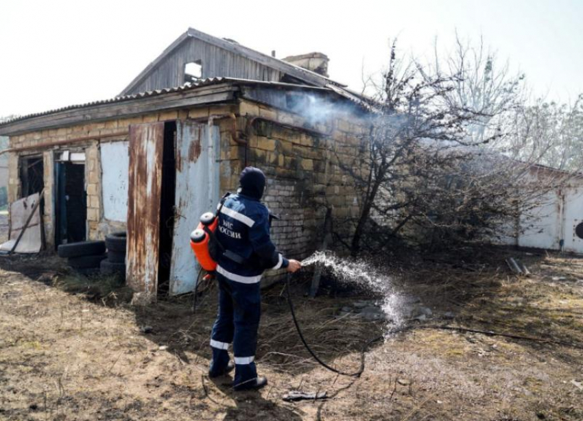 Два человека пострадали при масштабном пожаре на Ставрополье 