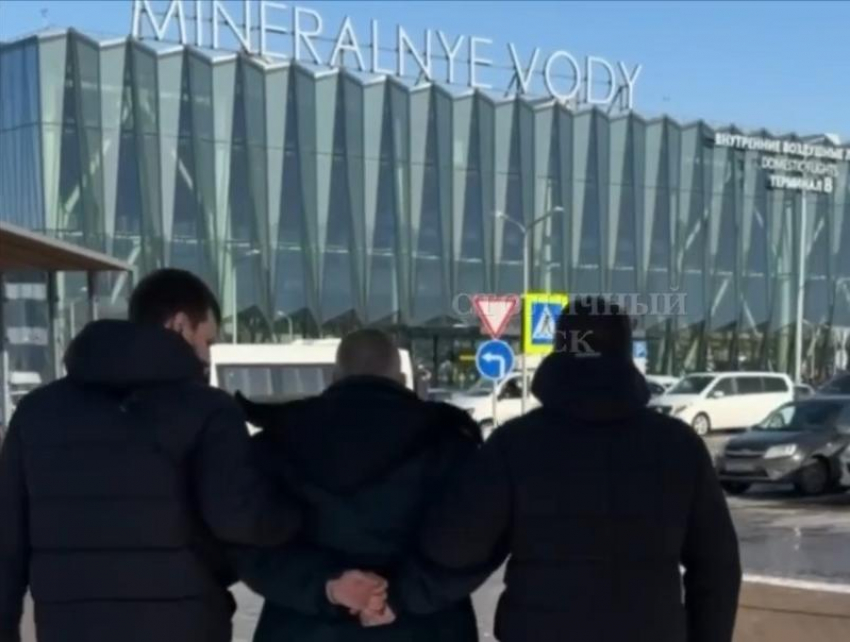 Бил ножом, молотками и вафельницей: на Ставрополье задержали убийцу пятерых знакомых из Москвы