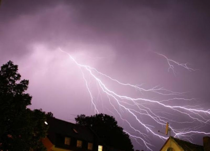Грозы и шквалистый ветер ждут Ставрополье на этих выходных
