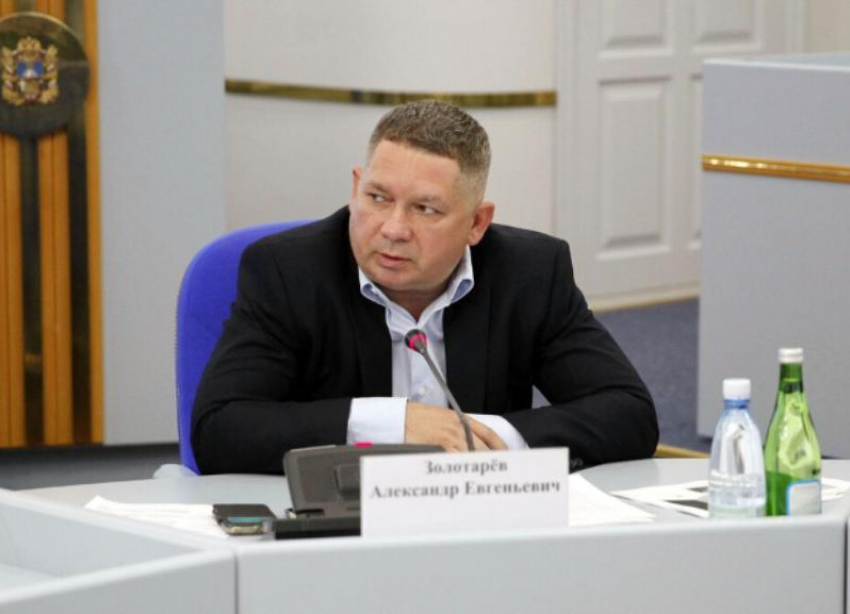 Из-за закрытия аэропорта в Ставрополе суд две недели не может продолжить слушания по уголовному делу Золотарева