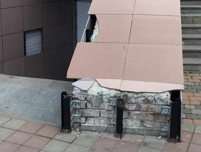 Разваливающийся мемориал героям Великой Отечественной вызвал гнев жителей Пятигорска 