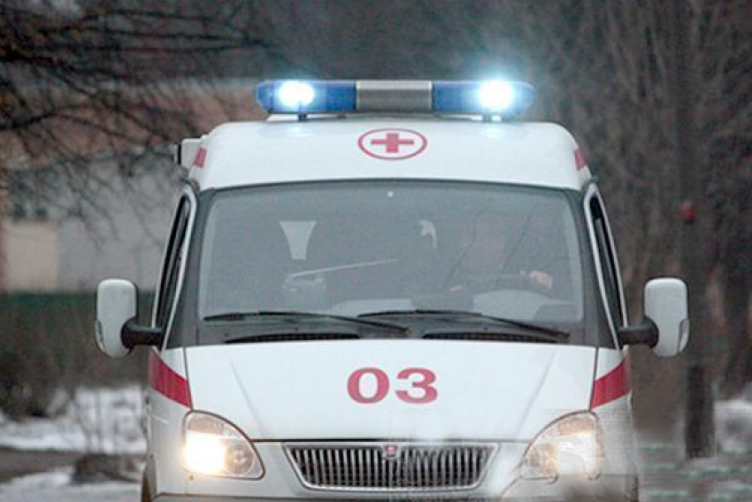 Пенсионер и молодой мужчина выпали из окна третьего этажа в Ставрополе